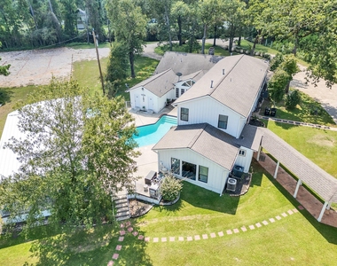 8402 Matthews Lane - Photo Thumbnail 14