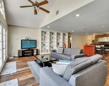 8402 Matthews Lane - Photo Thumbnail 21