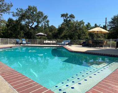 8402 Matthews Lane - Photo Thumbnail 11