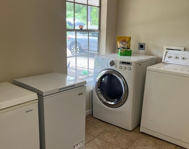 8402 Matthews Lane - Photo Thumbnail 27