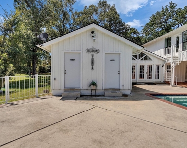 8402 Matthews Lane - Photo Thumbnail 38