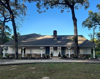 8402 Matthews Lane - Photo Thumbnail 3