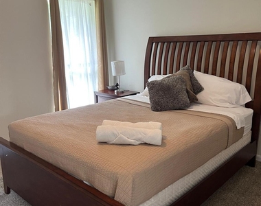 8402 Matthews Lane - Photo Thumbnail 30
