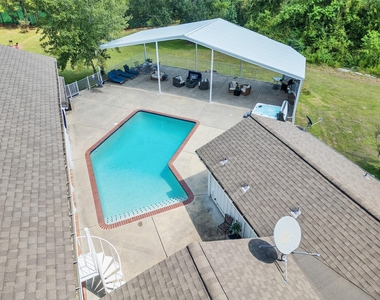 8402 Matthews Lane - Photo Thumbnail 15