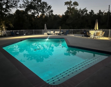 8402 Matthews Lane - Photo Thumbnail 9