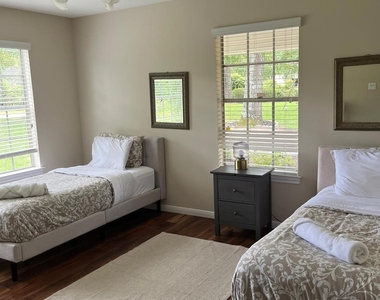 8402 Matthews Lane - Photo Thumbnail 29