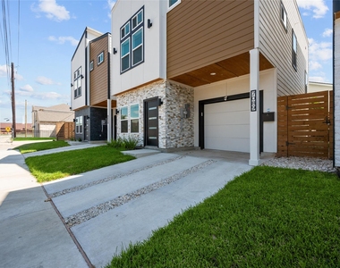 7089 Tierwester Street - Photo Thumbnail 4