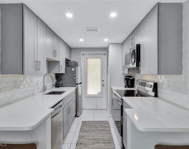 1300 Gulf Shore Boulevard N - Photo Thumbnail 6