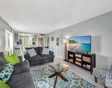 1300 Gulf Shore Boulevard N - Photo Thumbnail 4