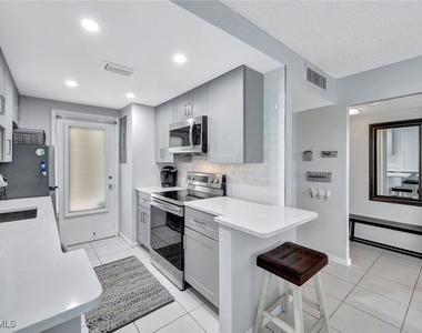 1300 Gulf Shore Boulevard N - Photo Thumbnail 7