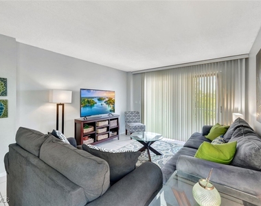1300 Gulf Shore Boulevard N - Photo Thumbnail 2
