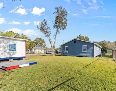 1051 Avenue A - Photo Thumbnail 10