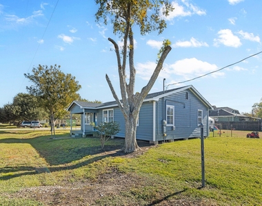 1051 Avenue A - Photo Thumbnail 11