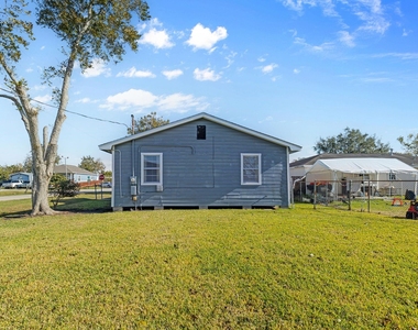 1051 Avenue A - Photo Thumbnail 13