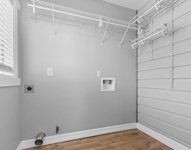 1051 Avenue A - Photo Thumbnail 3