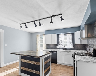 1051 Avenue A - Photo Thumbnail 14