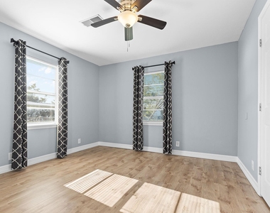 1051 Avenue A - Photo Thumbnail 7