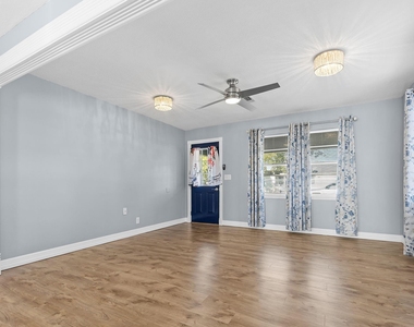 1051 Avenue A - Photo Thumbnail 9
