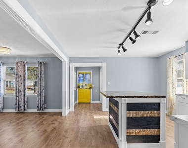 1051 Avenue A - Photo Thumbnail 8