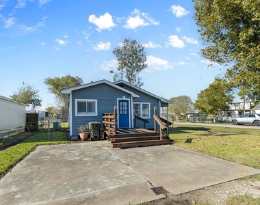 1051 Avenue A - Photo Thumbnail 12