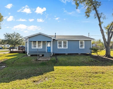 1051 Avenue A - Photo Thumbnail 16