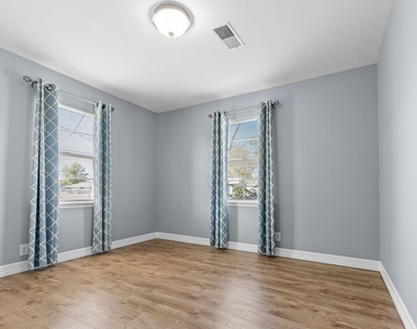1051 Avenue A - Photo Thumbnail 6