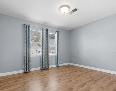 1051 Avenue A - Photo Thumbnail 4