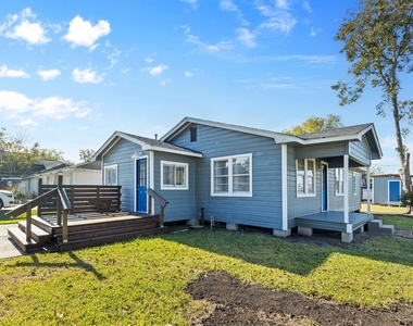 1051 Avenue A - Photo Thumbnail 17