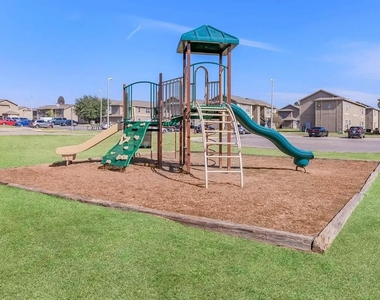 409 Riverhill Loop - Photo Thumbnail 4