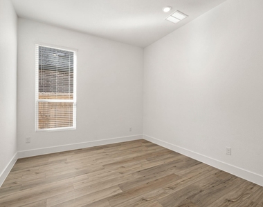 31039 Vintage Creek Lane - Photo Thumbnail 10