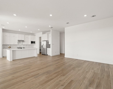 31039 Vintage Creek Lane - Photo Thumbnail 5