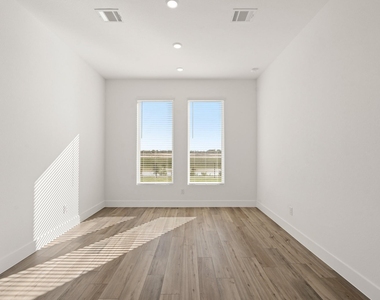 31039 Vintage Creek Lane - Photo Thumbnail 9