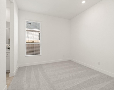 31039 Vintage Creek Lane - Photo Thumbnail 16