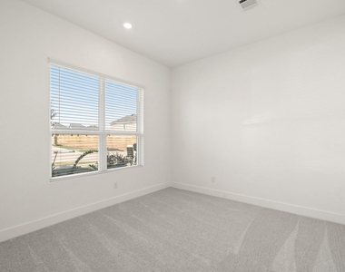 31039 Vintage Creek Lane - Photo Thumbnail 13