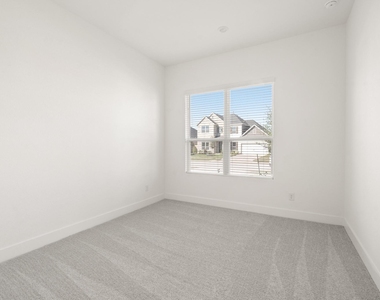 31039 Vintage Creek Lane - Photo Thumbnail 18