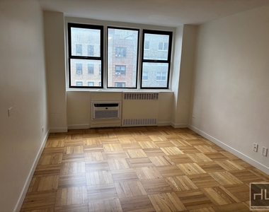 East 79th Street - Photo Thumbnail 1