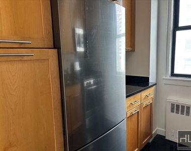 East 79th Street - Photo Thumbnail 7