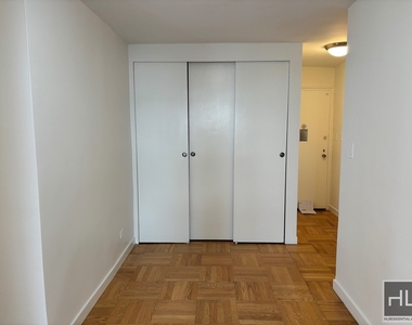East 79th Street - Photo Thumbnail 5