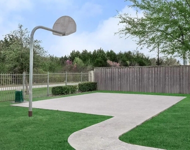4101 Delafield Ln - Photo Thumbnail 9