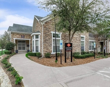 4101 Delafield Ln - Photo Thumbnail 4