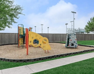 4101 Delafield Ln - Photo Thumbnail 8