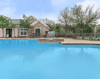 4101 Delafield Ln - Photo Thumbnail 6