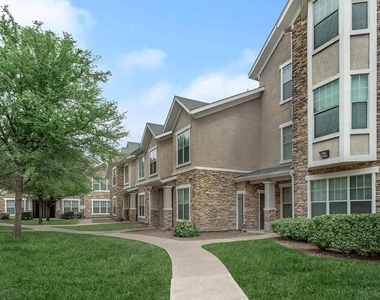 4101 Delafield Ln - Photo Thumbnail 3