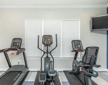 4101 Delafield Ln - Photo Thumbnail 13