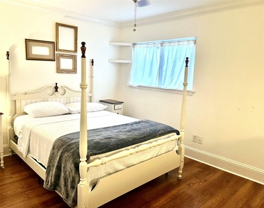 2109 N Red Cedar Circle - Photo Thumbnail 7
