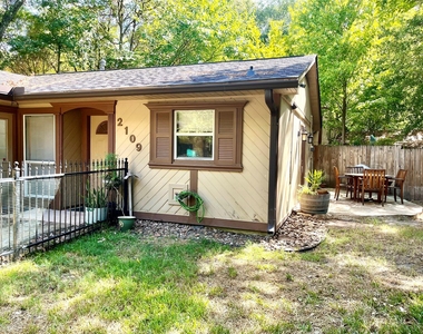 2109 N Red Cedar Circle - Photo Thumbnail 11
