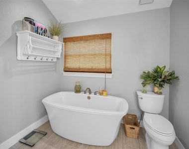110 Carlyle Circle - Photo Thumbnail 30