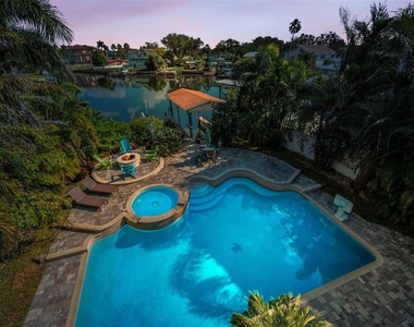 110 Carlyle Circle - Photo Thumbnail 42