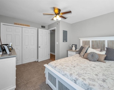 110 Carlyle Circle - Photo Thumbnail 32