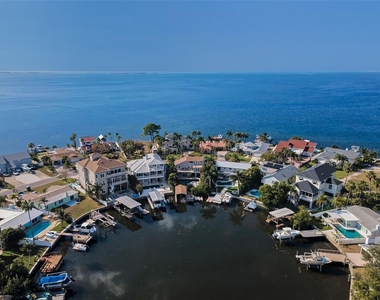 110 Carlyle Circle - Photo Thumbnail 8